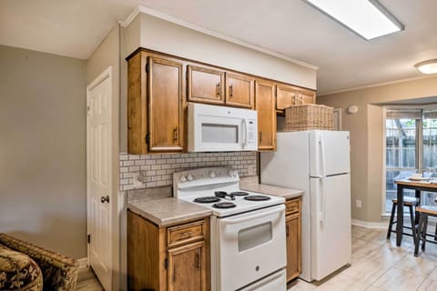 Apartment (2 Bedrooms) | Private kitchen | Microwave, oven, stovetop, dishwasher