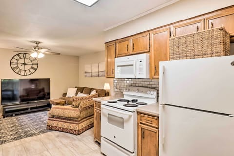 Apartment (2 Bedrooms) | Private kitchen | Microwave, oven, stovetop, dishwasher