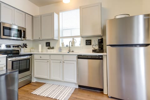 Cottage (2 Bedrooms) | Private kitchen | Microwave, oven, stovetop, dishwasher