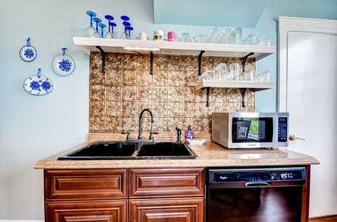 Apartment (2 Bedrooms) | Private kitchen | Microwave, oven, stovetop, dishwasher