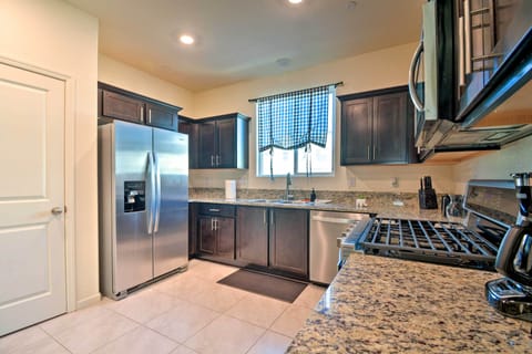 House (4 Bedrooms) | Private kitchen | Microwave, oven, stovetop, dishwasher