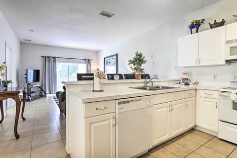 Apartment (3 Bedrooms) | Private kitchen | Microwave, oven, stovetop, dishwasher