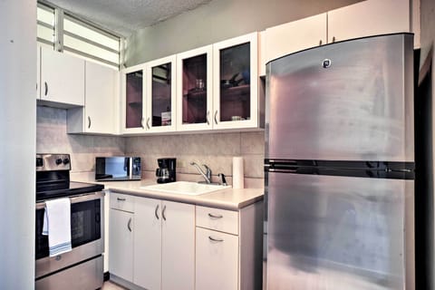 Apartment (0 Bedroom) | Private kitchen | Microwave, oven, stovetop, coffee grinder