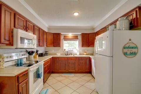 House (2 Bedrooms) | Private kitchen | Microwave, oven, stovetop, dishwasher