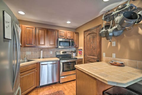 Apartment (2 Bedrooms) | Private kitchen | Microwave, oven, stovetop, dishwasher