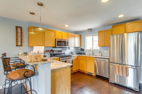 Apartment (2 Bedrooms) | Private kitchen | Microwave, oven, stovetop, dishwasher