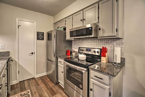 Apartment (2 Bedrooms) | Private kitchen | Paper towels