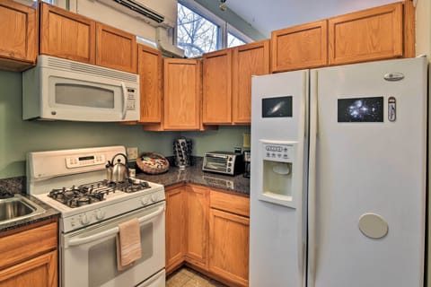 Apartment (2 Bedrooms) | Private kitchen | Microwave, oven, stovetop, dishwasher