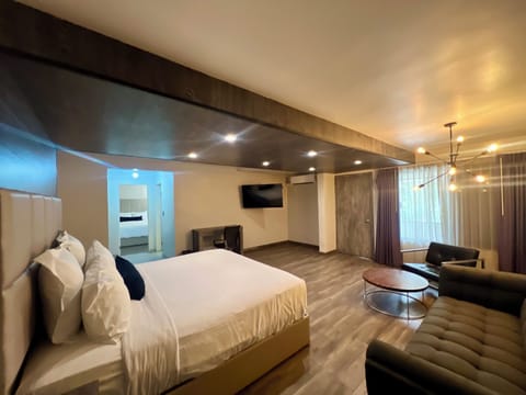 Premier Suite | Individually decorated, individually furnished, free WiFi, bed sheets