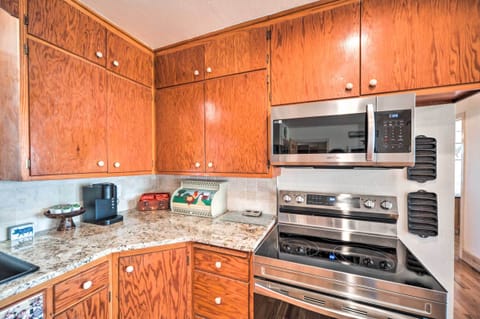 House (3 Bedrooms) | Private kitchen | Microwave, oven, stovetop, dishwasher