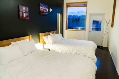 Deluxe Room, 2 Queen Beds | Minibar, free WiFi, bed sheets