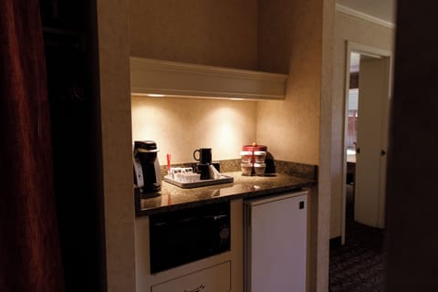 Hypo-allergenic bedding, iron/ironing board, free WiFi, bed sheets