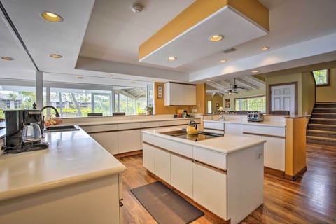 House (4 Bedrooms) | Private kitchen | Paper towels