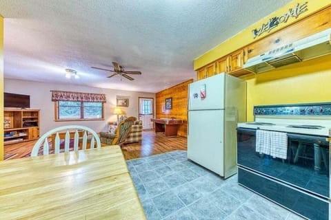 House, Fireplace, Mountain View | Private kitchen | Fridge, microwave, oven, stovetop