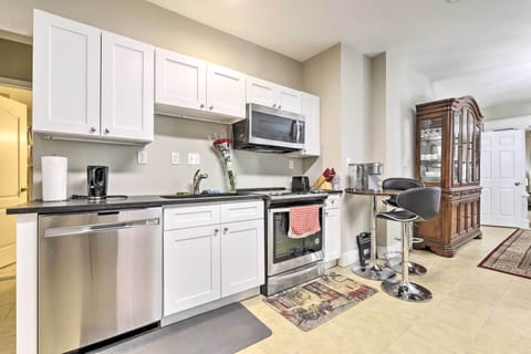 Apartment (3 Bedrooms) | Private kitchen | Microwave, oven, stovetop, dishwasher