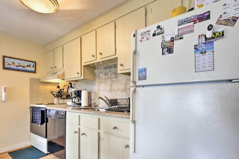 Apartment (2 Bedrooms) | Private kitchen | Microwave, oven, stovetop, dishwasher