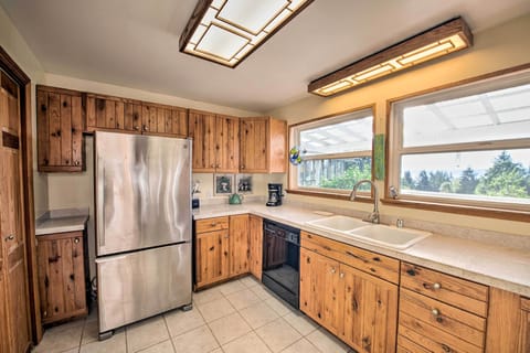 House (3 Bedrooms) | Private kitchen | Microwave, oven, stovetop, dishwasher