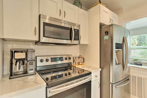 House (2 Bedrooms) | Private kitchen | Microwave, oven, stovetop, dishwasher