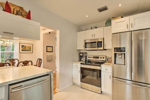 House (2 Bedrooms) | Private kitchen | Microwave, oven, stovetop, dishwasher