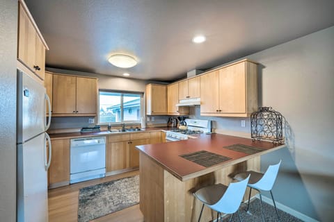 Apartment (1 Bedroom) | Private kitchen | Microwave, oven, stovetop, dishwasher