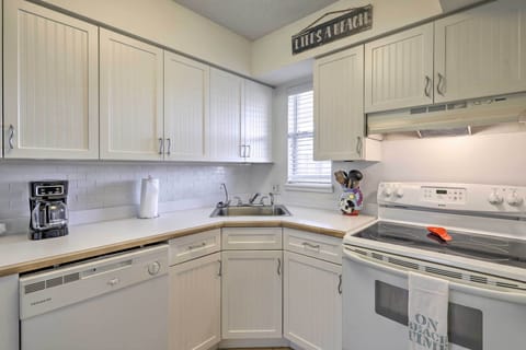 Apartment (1 Bedroom) | Private kitchen | Microwave, oven, stovetop, dishwasher