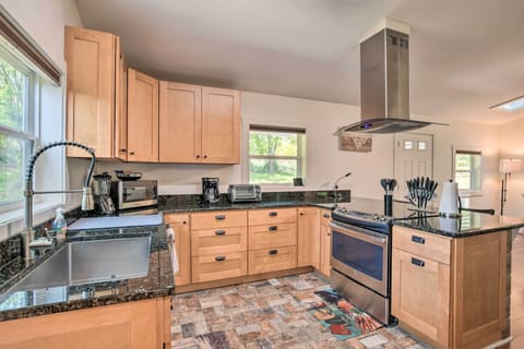 Cottage (2 Bedrooms) | Private kitchen | Microwave, oven, stovetop, dishwasher