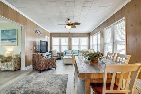 House (6 Bedrooms) | Interior