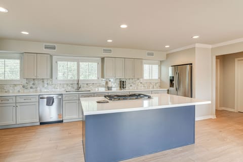 House (5 Bedrooms) | Interior