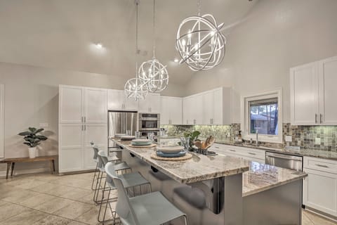 House (5 Bedrooms) | Interior