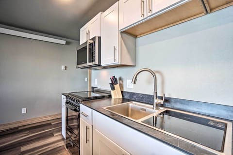 Apartment (2 Bedrooms) | Private kitchen | Microwave, oven, stovetop, dishwasher