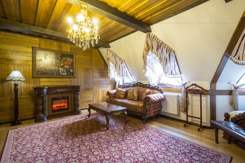 Suite (King Bed) | Fireplace