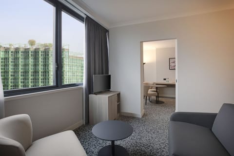 Suite, 1 Bedroom | Down comforters, minibar, in-room safe, desk