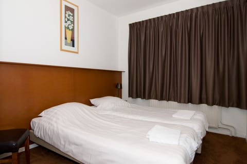 Standard Double Room, Shared Bathroom | Bed sheets