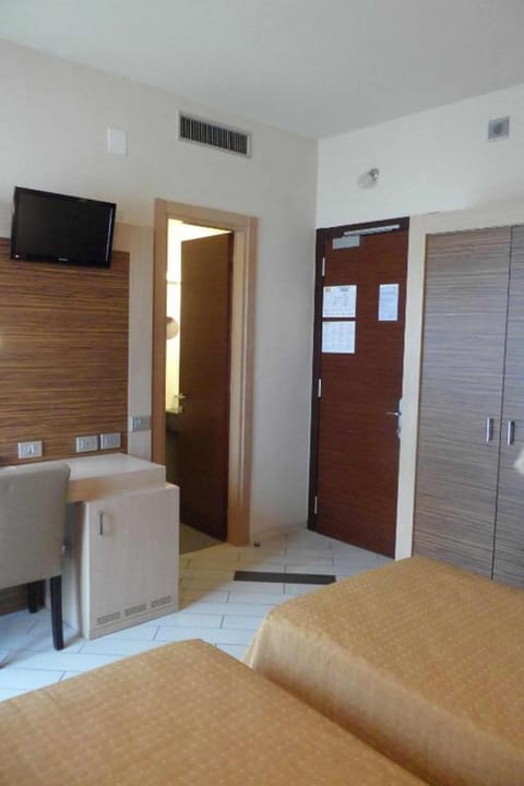 In-room safe, desk, free WiFi, bed sheets