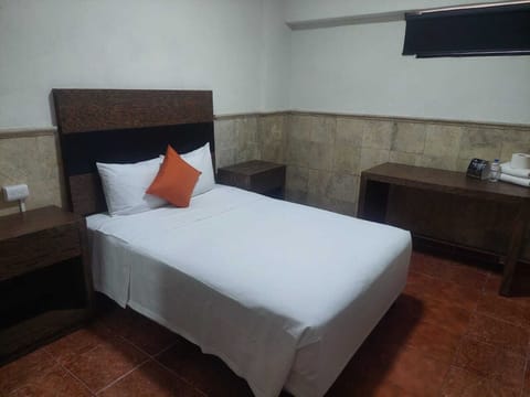 Standard Single Room | Desk, blackout drapes, iron/ironing board, free WiFi