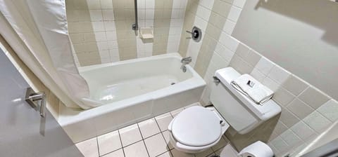 Bathtub, free toiletries, hair dryer, towels