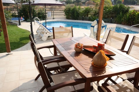 Villa, 3 Bedrooms, Private Pool, Garden View | Outdoor dining