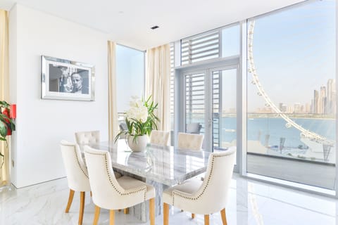 Signature Apartment, 3 Bedrooms, Balcony, Sea Facing | Dining room