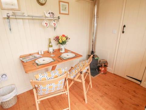 Cottage | Dining