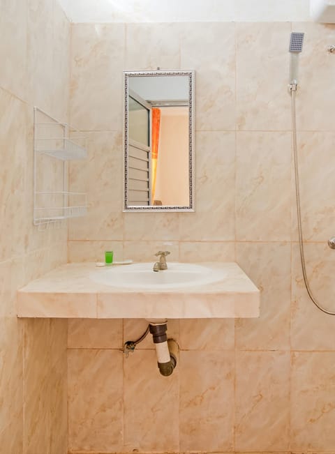 Standard Double Room | Bathroom | Shower