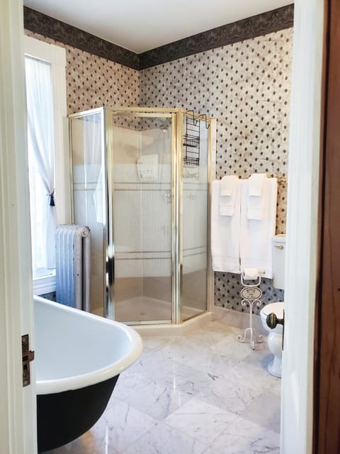 Premium Suite, 1 Queen Bed, Non Smoking, Partial Sea View | Bathroom | Free toiletries, hair dryer, bathrobes, towels