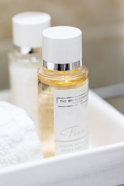 Superior Double Room, Ensuite (Double) | Bathroom | Shower, hair dryer, heated floors, towels