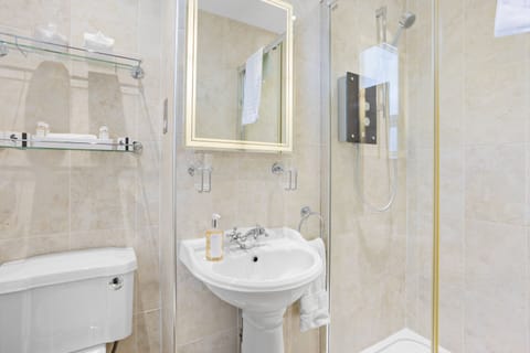 Luxury Double Room, Ensuite (King) | Bathroom | Shower, hair dryer, heated floors, towels