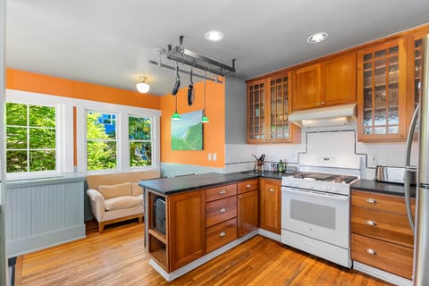 Classic House | Private kitchen | Fridge, oven, dishwasher, espresso maker