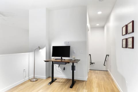 City Apartment | Desk, free WiFi