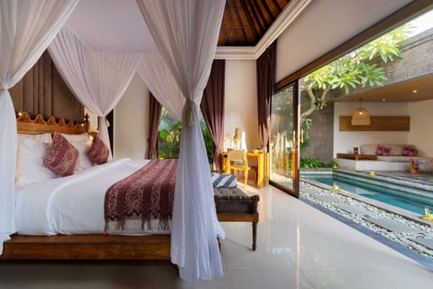 One-Bedroom Villa with Private Pool - King Bed | Minibar, desk, laptop workspace, free WiFi