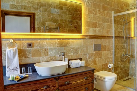 Traditional Room | Bathroom | Designer toiletries, hair dryer, slippers, towels