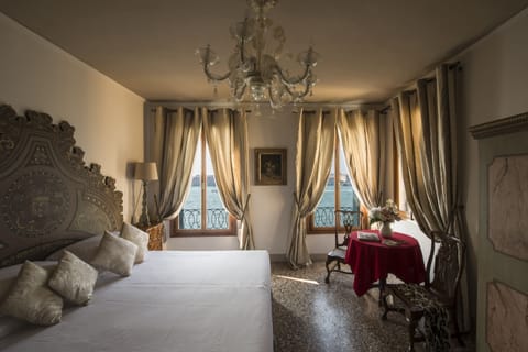 Junior Suite, Private Bathroom, Canal View | Minibar, in-room safe, soundproofing, free WiFi