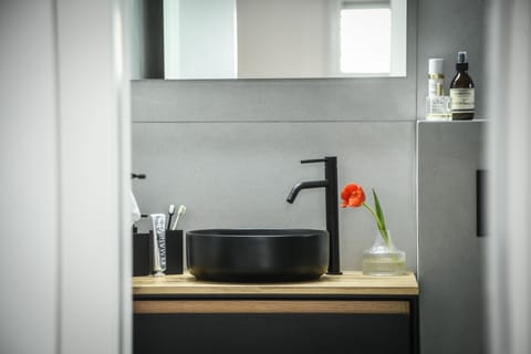 Apartment | Bathroom sink