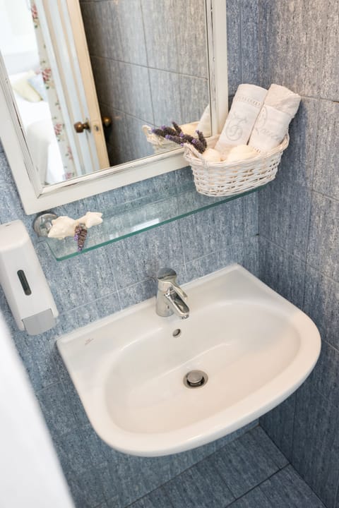 Standard Double or Twin Room, Sea View | Bathroom sink